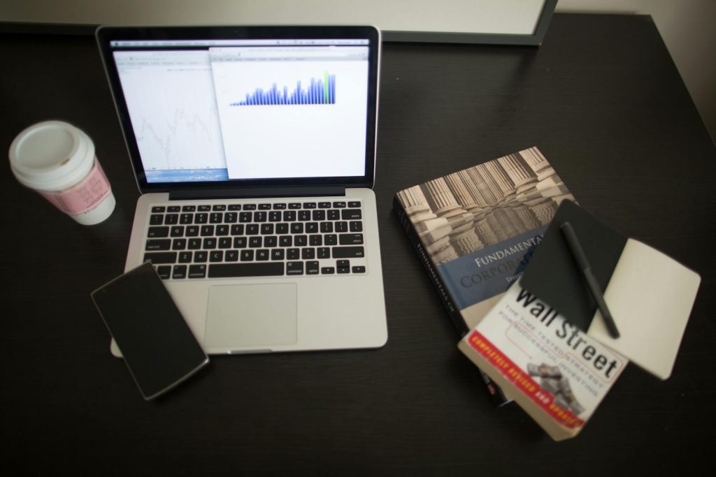 Macbook Pro auf dem Tisch